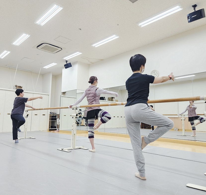 �x���̑�l�̃X�g���b�`�o���G