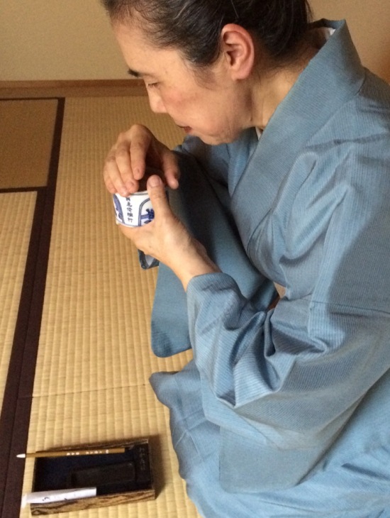 �������y����