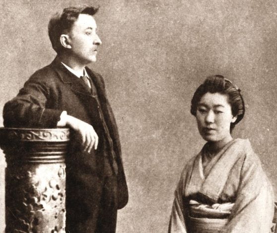 4/12�i���j���򔪉_�̐��E