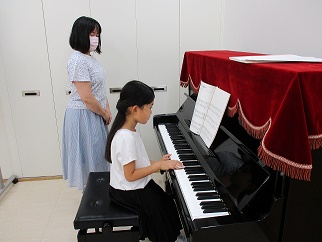 土曜ピアノ教室（３０分個人レッスン）(ピアノ講師  山口　敦子)