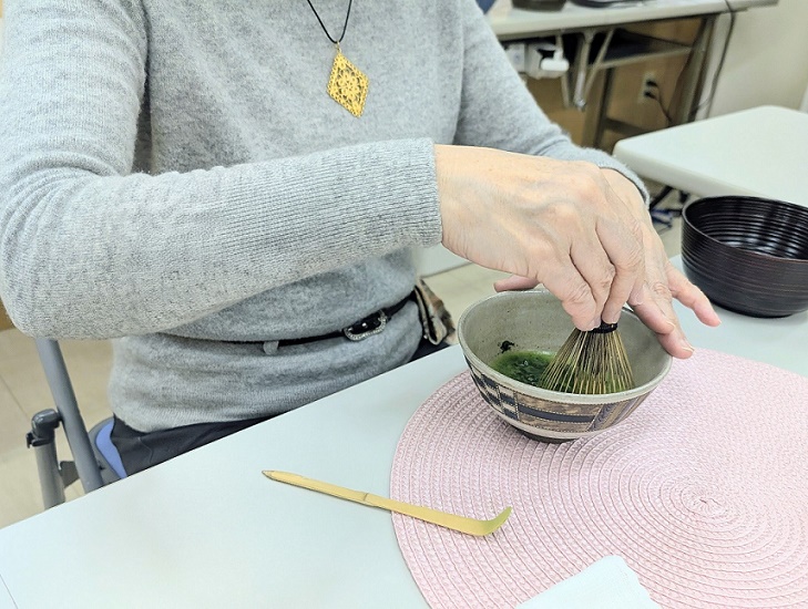 �L���i����j�e�[�u������