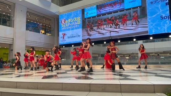 K-POP���X�e�[�W�_���X