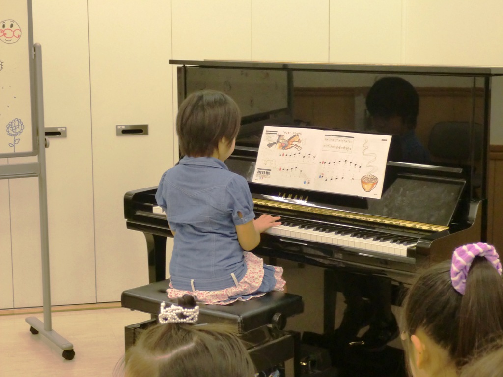 日曜ピアノ教室(武蔵野音楽大学ピアノ科卒業  宮本　永子)