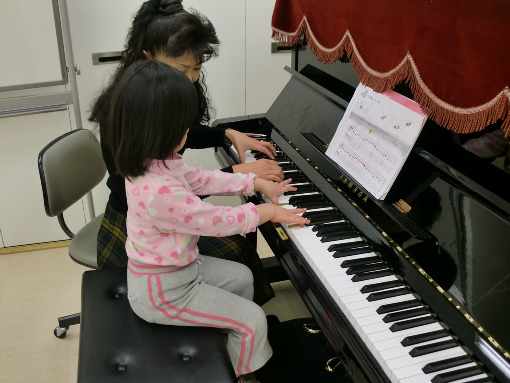 火曜ピアノ教室（３０分個人レッスン）(ピアノ講師  三平　千賀子)