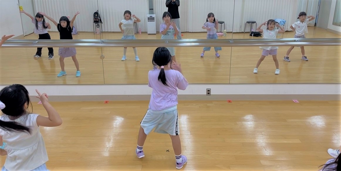 Girls Danceiwj